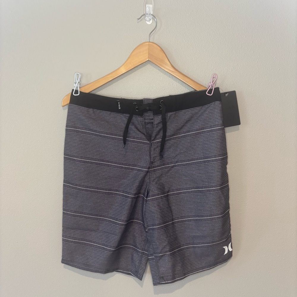 HURLEY Boys Black Striped Swim Shorts Board Shorts Size 16 28” Inseam 9” NWT